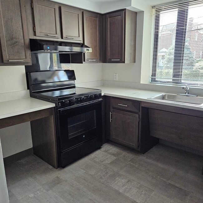 Photo - Carl Mackley Houses