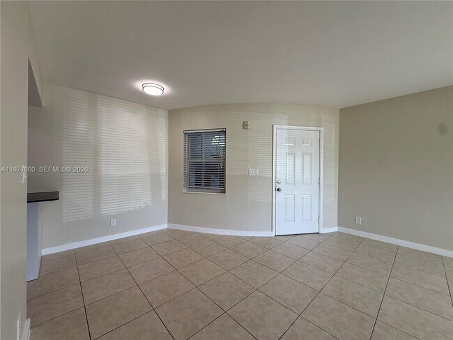 Photo - 900 NE 18th Ave