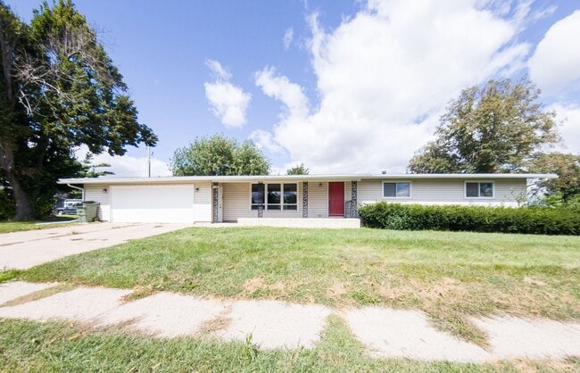 Beautiful 3 bedroom 1.5 bath home - Beautiful 3 bedroom 1.5 bath home