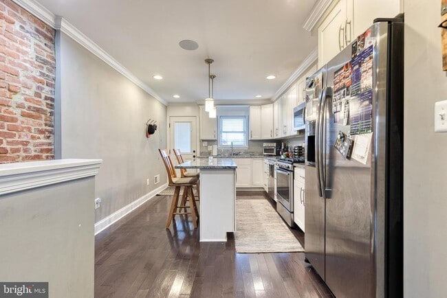 Photo - 800 S Curley St