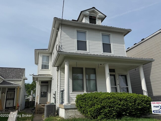 Photo - 1002 Charles St