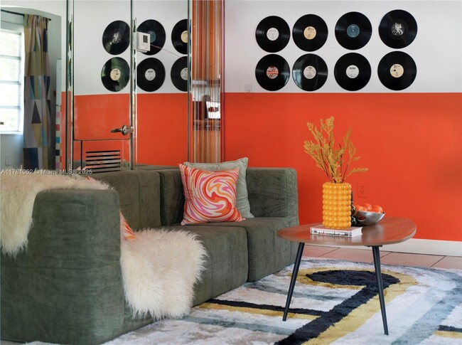 Photo - 260 NE 45th St