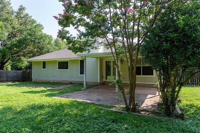 Photo - Cozy 3/BR 2/BA Home with Fireplace, Washer & Dryer Included