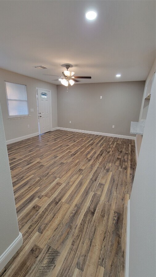 Photo - 305 E Foley St