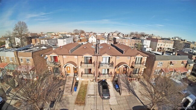 Building Photo - 931 E 215th St