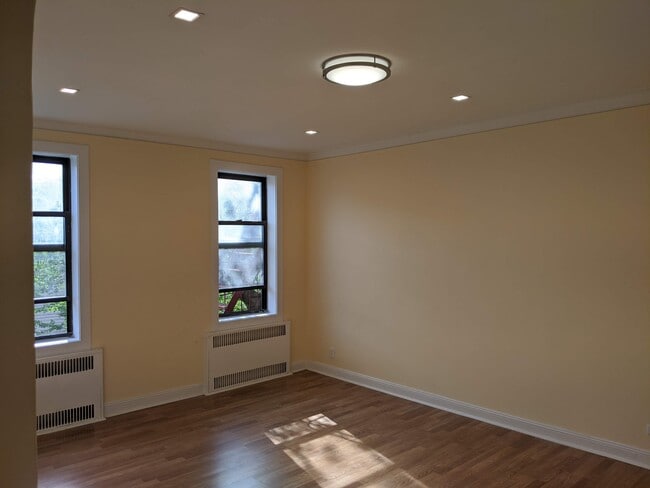 Building Photo - 240 Ocean Pkwy Unit 3