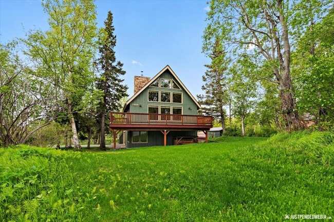 Photo - Hillside Retreat