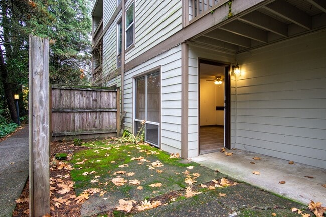 Building Photo - Nicely Renovated One Bedroom Near OHSU Ava... Unit 103
