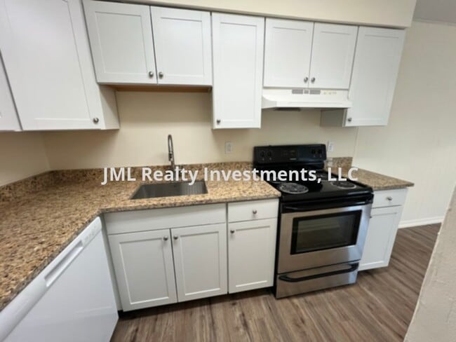 Photo - 1 bedroom Condo with Lake access and a private fenced yard for rent.