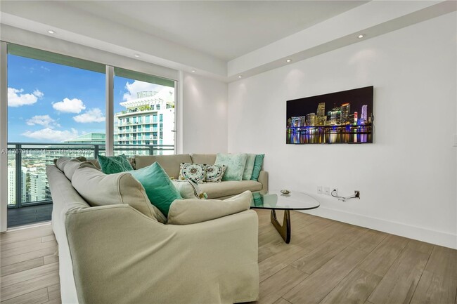 Photo - 1080 Brickell Ave Unidad # 3801 Rental