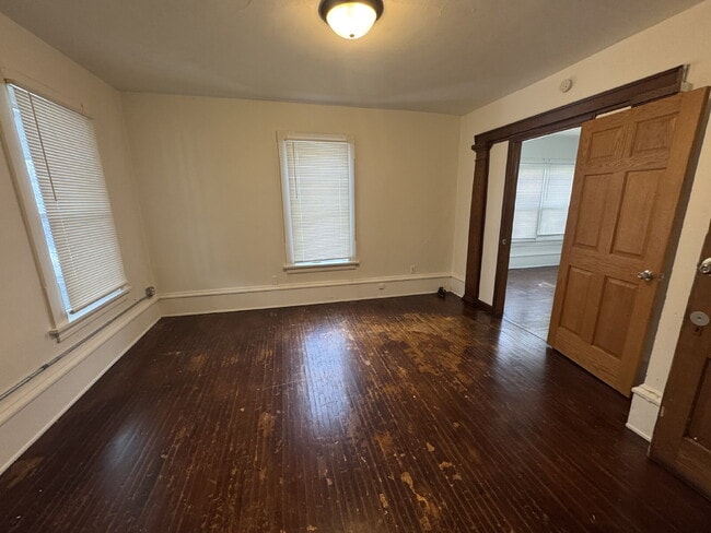 Photo - Upper level 3-Bed Duplex with Hardwood Elegance & 2 Baths in North Minneapolis! Unidad 2