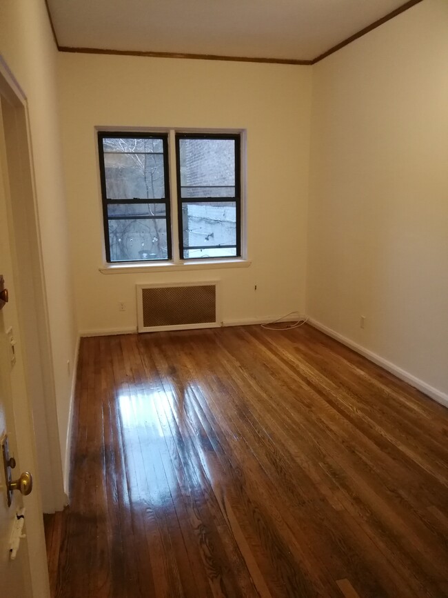 LR1 - 156 W 95th St Unidad 2B Rental