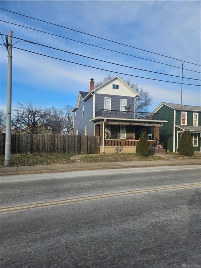 Building Photo - 925 Xenia Ave Unit Upstairs