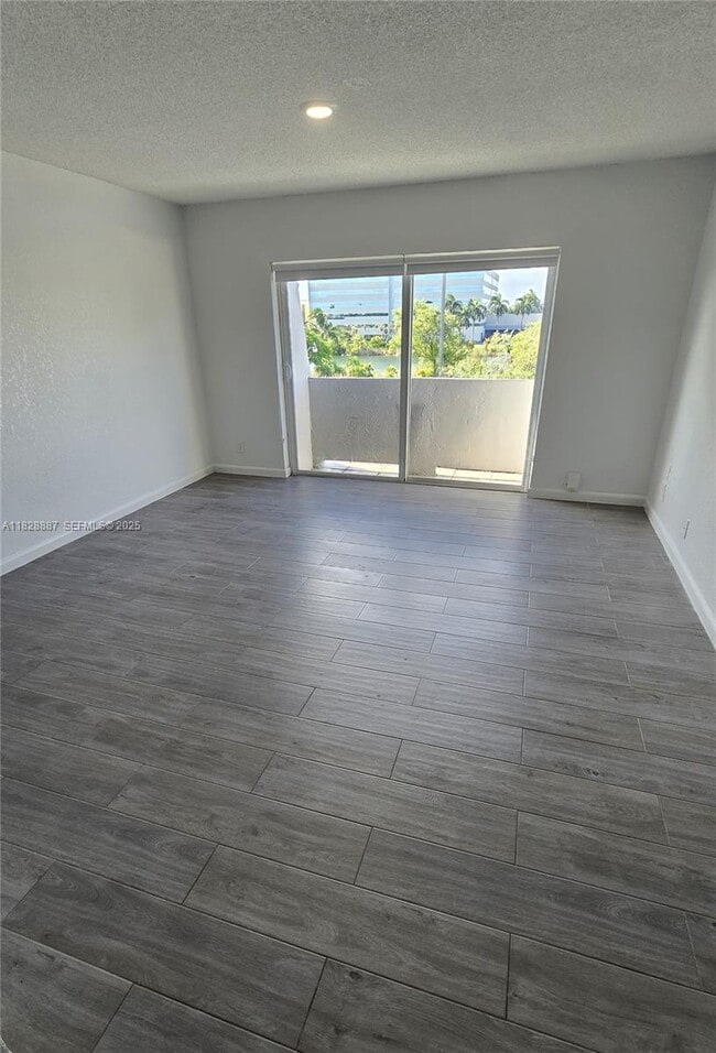 Building Photo - 11110 SW 196th St Unit 409