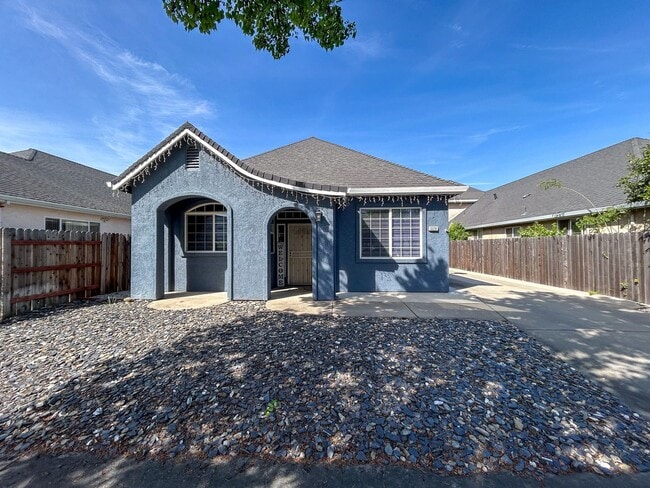 Building Photo - Recently Upgraded Modern Chico Home