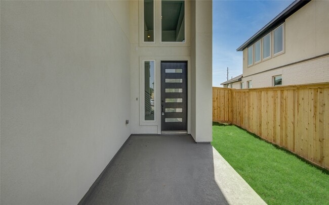 Photo - 21803 Fitzroy Mnr Ln