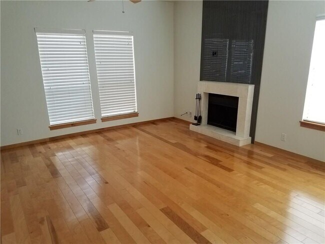 Photo - 802 S 1st St Unidad 217