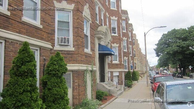 Building Photo - 221 Kelton St Rental