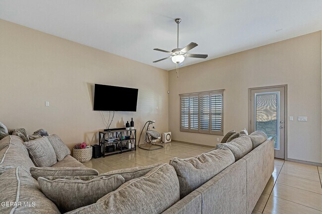 Photo - 13677 Holbeck St