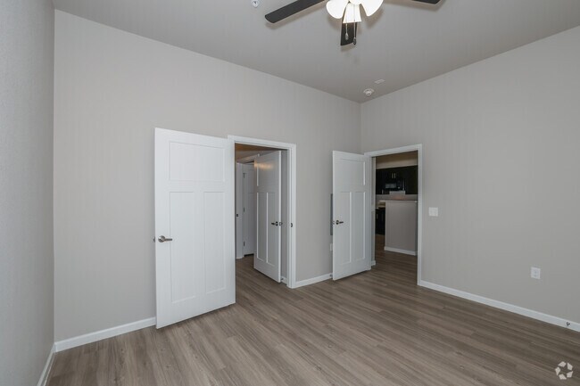 1BR, 1BA - 702SF - Bedroom