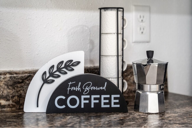 Photo - 911 W Orange St