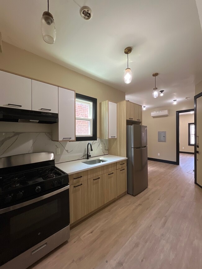 Kitchen - 948 Westside Ave Apartments Unit 2