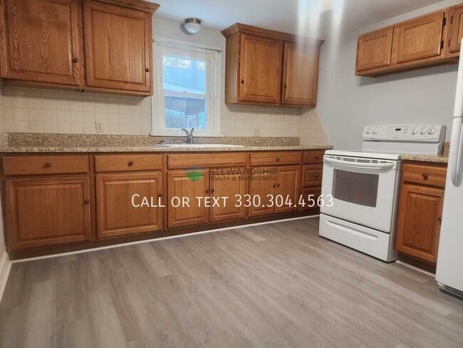 Building Photo - 1327 25th St NE