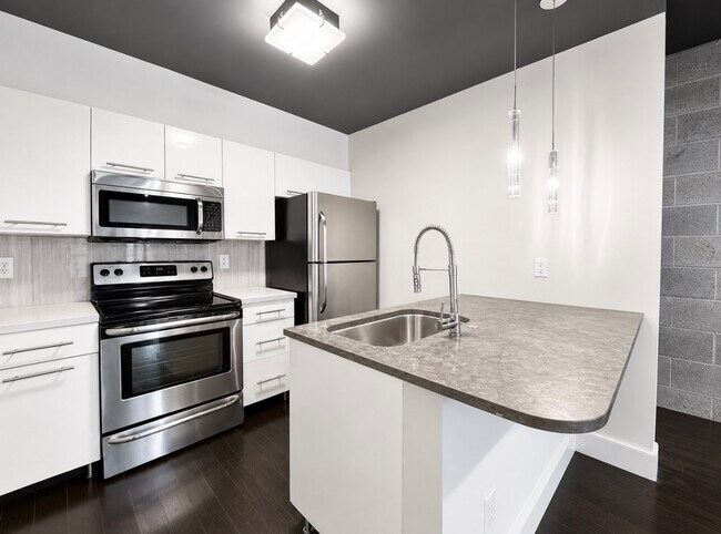 Photo - 915 NW 7th St