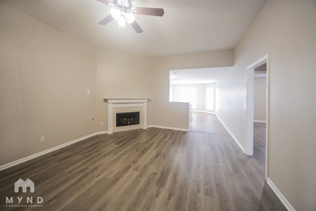 Photo - 1115 Warwick Pl