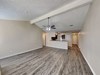 Photo - 100 Maple Leaf Dr