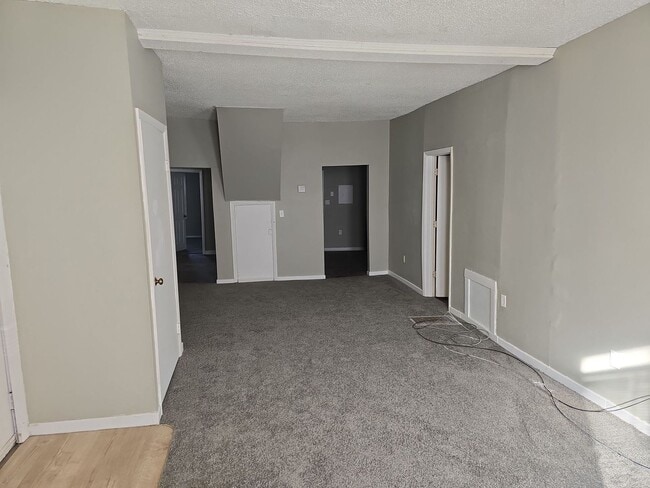 Photo - Spacious 2 Bedroom Home! Nice yard! Pet Friendly!