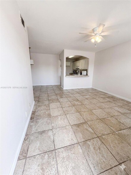 Photo - 10046 Winding Lake Rd Unit 204