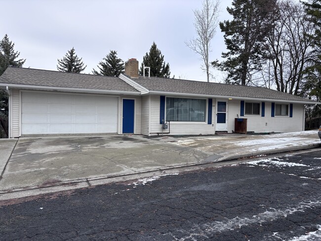 Building Photo - 1310 NE Williams St Unit Upper