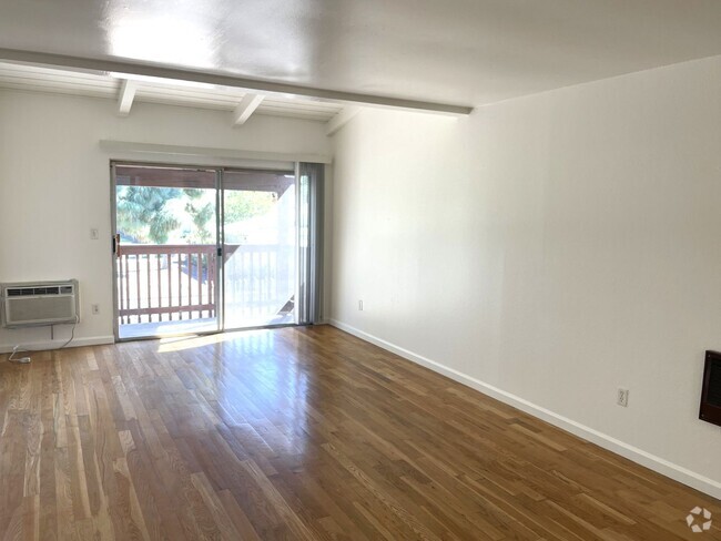 Building Photo - One Bedroom One Bath near South Coast Plaza Unit 104 Rental