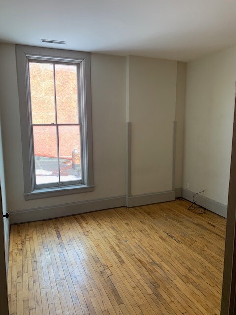 Photo - 10 1/2 N Sandusky St Unidad 2nd Floor