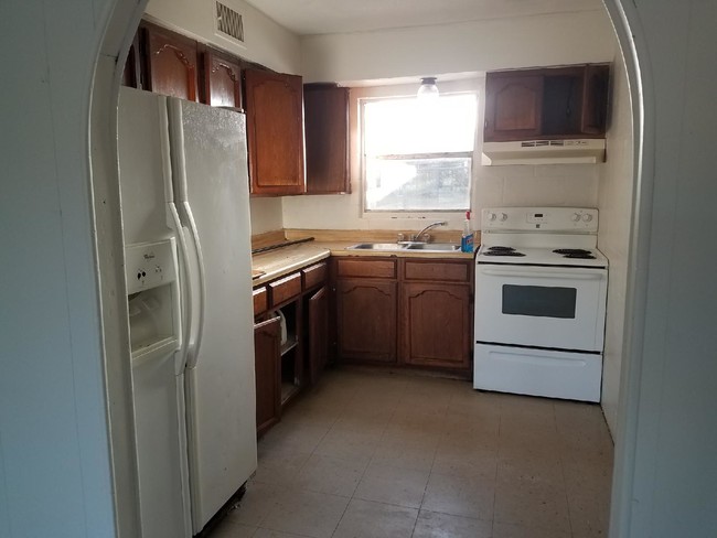 Building Photo - 2816 N Martin Ave Rental