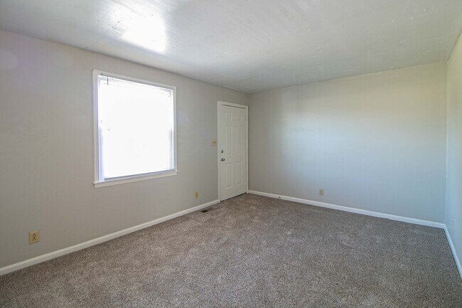 Photo - 811-D Golfview Place