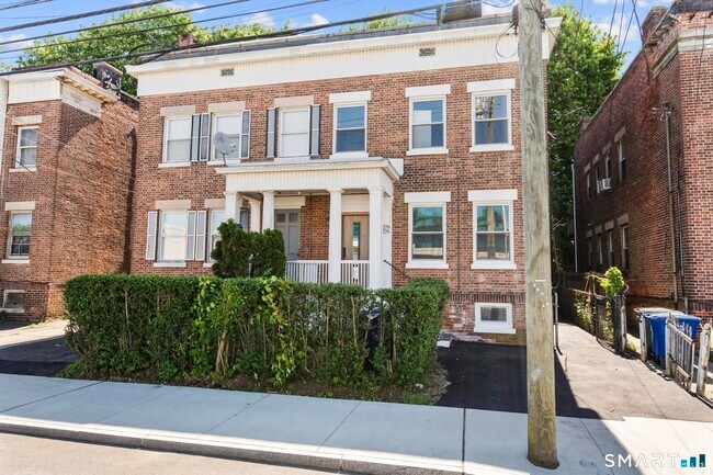 276 Bond St