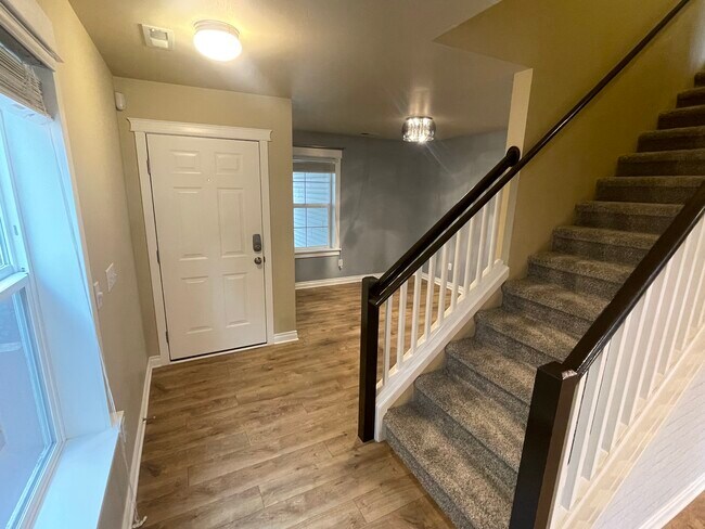 Entryway - 11219 Borgen Loop