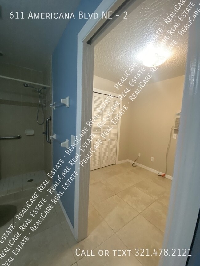 Photo - 611 Americana Blvd NE