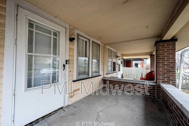 Photo - 1429 N Gladstone Ave