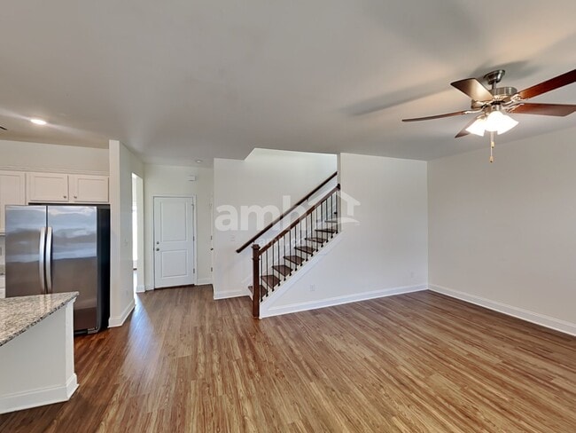 Photo - 414 Otter Trail