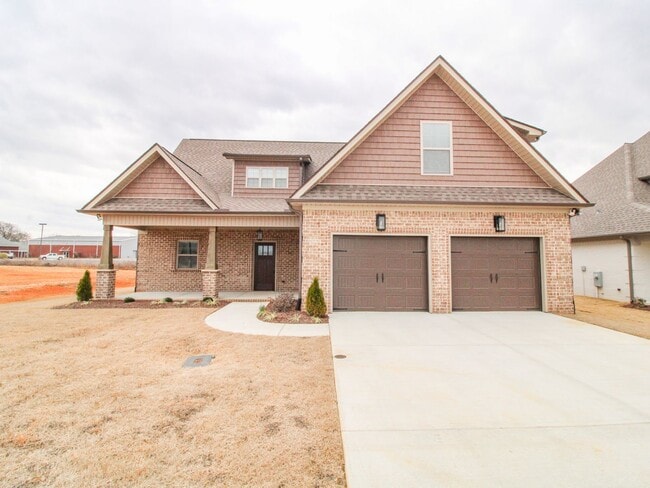 Building Photo - Beautiful two story home at Whispering Pines!