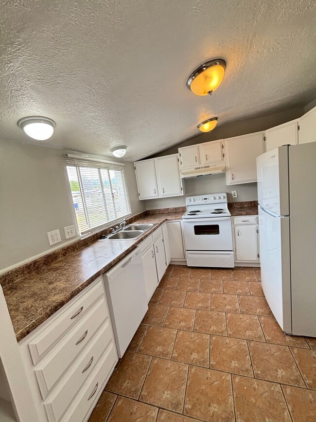 Beautiful 3 Bed 2 Bath Rental in Clearfiel... - Beautiful 3 Bed 2 Bath Rental in Clearfiel...