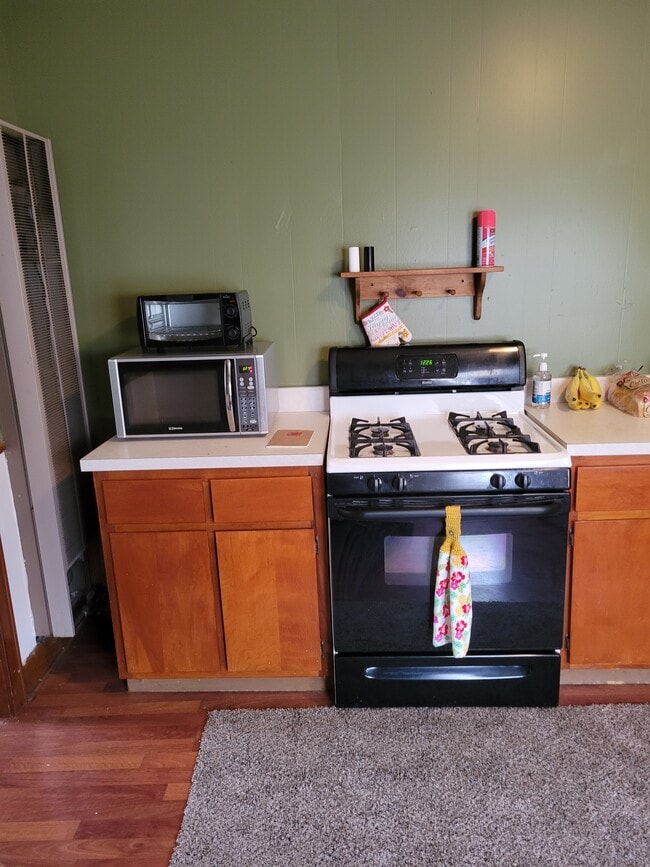 Building Photo - 322 S 9th St Unit 322 South 9th St. Upper Rental