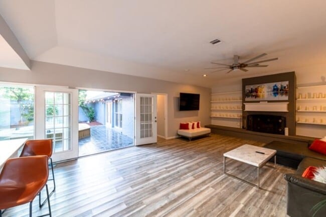 Photo - 230 White Cedar St