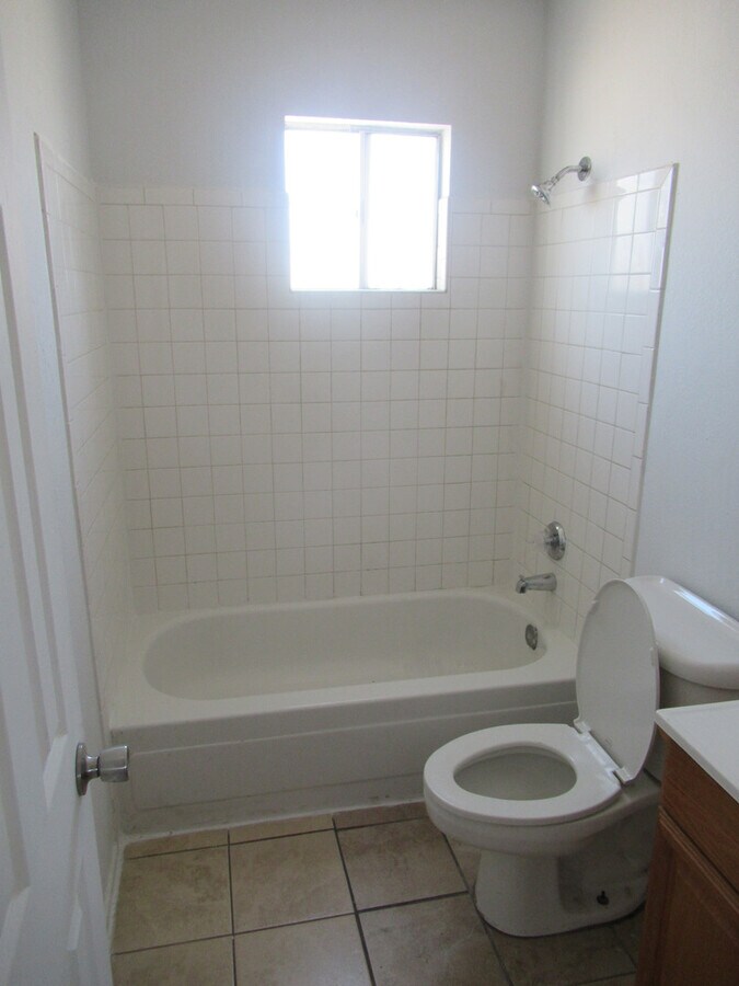 Newly Refurbished 2 Bedroom Apartment in C... House Rental in Tucson