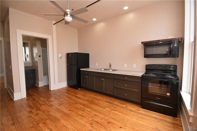 Photo - 170 Court St