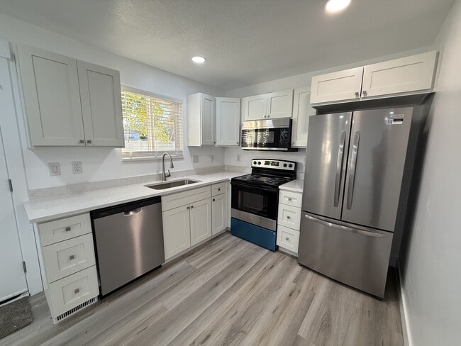 Building Photo - 4441 W 5135 S