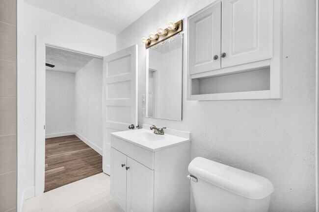 Photo - 300 W 100 N Unit #4